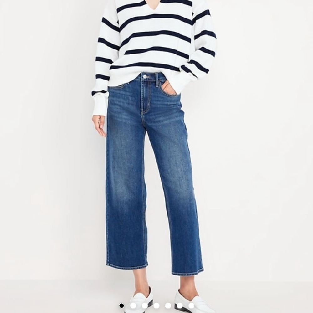 Old Navy High-Waisted Wow
Crop Wide-Leg Jeans in size 10